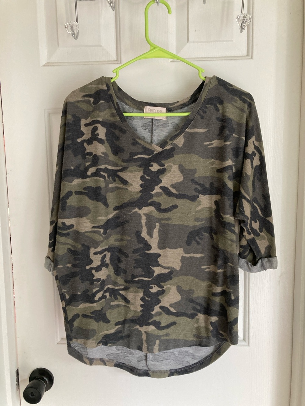 Feminine Relaxed V-Neck Camo Tunic - Olive/Gray